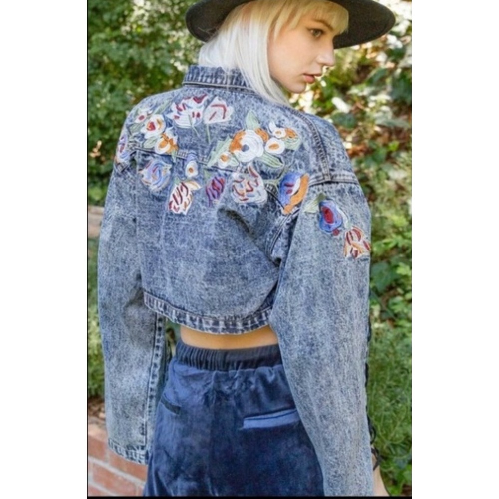 POL Embroidered Cropped Denim Jacket Lace Up Sleeves Acid Wash Blue Floral Large